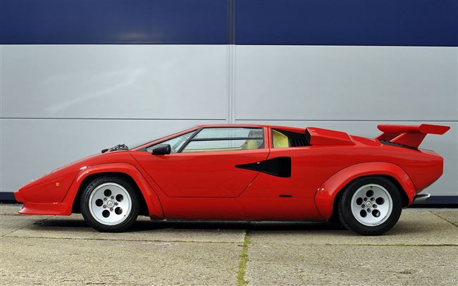 Внешний обзор Lamborghini Countach
